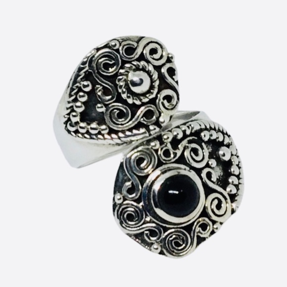 Onyx and Sterling Silver Spoon Ring - Picture 1 of 3
